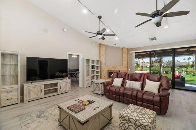 10321 Sunningdale Drive, Rancho Mirage CA: https://media.crmls.org/mediaz/b2192232-d009-41eb-9f4d-82b8379c14df.jpg