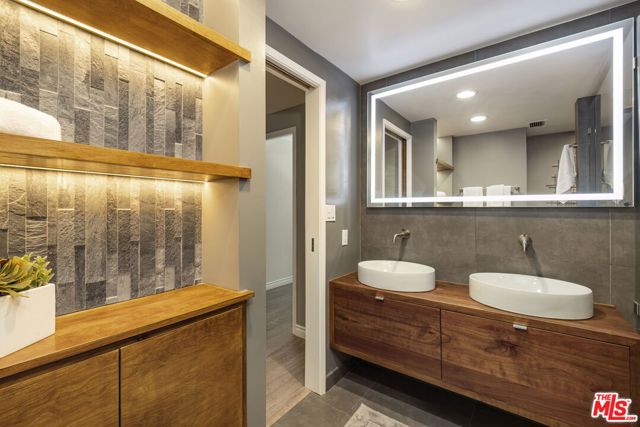 2170 Century Park East, Los Angeles CA: https://media.crmls.org/mediaz/b2195677-ff20-40d1-b2af-88b81629a1bf.jpg