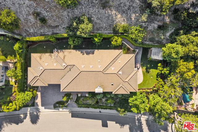3697 Benedict Canyon Lane, Sherman Oaks CA: https://media.crmls.org/mediaz/b2195ccc-a1ee-4731-b359-75e21a5f8090.jpg