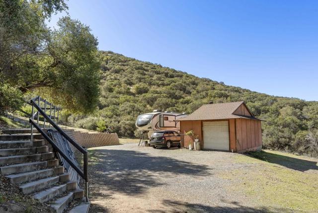 6433 Dehesa Road, El Cajon CA: https://media.crmls.org/mediaz/b219c900-daae-4fb8-bfd6-bdbeb71d2474.jpg