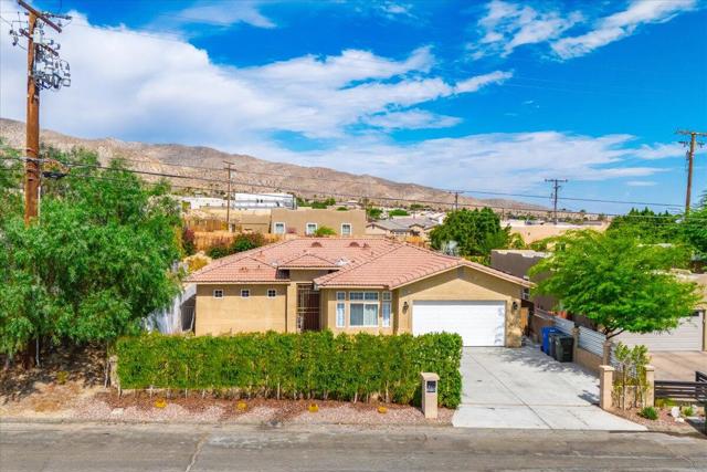10748 Ocotillo Road, Desert Hot Springs CA: https://media.crmls.org/mediaz/b21a2cc6-dd9b-43f8-96d1-e1ba3a75d89f.jpg