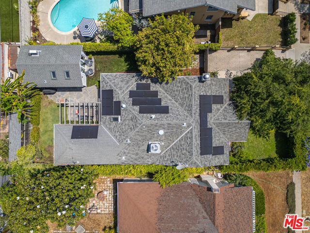 568 N Gower Street, Los Angeles CA: https://media.crmls.org/mediaz/b21a7a5f-1345-4100-98da-d6b7a31cf4b1.jpg