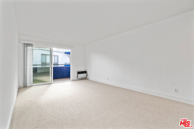 10982 ROEBLING Avenue, Los Angeles CA: https://media.crmls.org/mediaz/b21b0dc3-1713-485a-bee2-9072002c4cc7.jpg