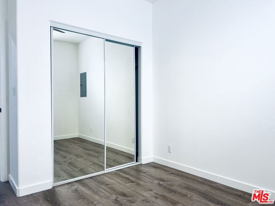 https://media.crmls.org/mediaz/b21b1010-2372-4d4f-b4d8-1b946634fde8.jpg?preset=X-Large