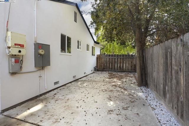 Image 36 of 39 For 105 Benjamin Holt Dr