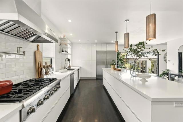 543 8th Avenue, Menlo Park CA: https://media.crmls.org/mediaz/b21ccdea-5695-488d-894b-dc9c44ad1d08.jpg