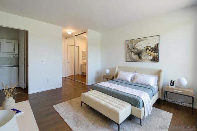 13076 Wimberly Square, San Diego CA: https://media.crmls.org/mediaz/b21cf30d-3541-4cc3-9eee-807b0a3750a2.jpg