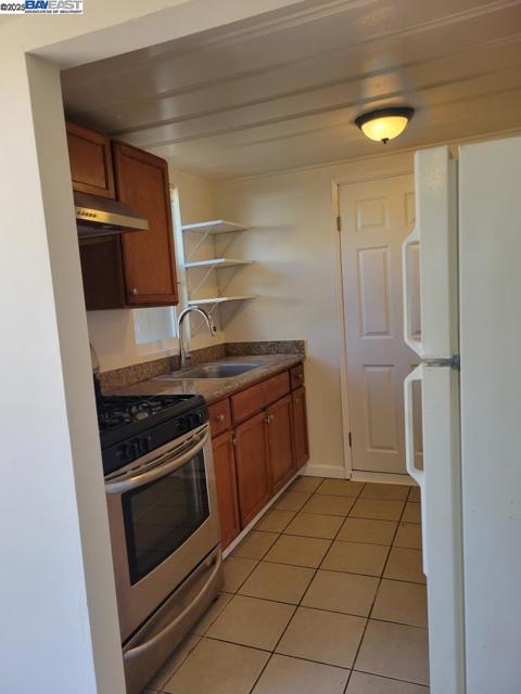 1112 Adason Dr, San Leandro CA: https://media.crmls.org/mediaz/b21d0836-3c5f-4c69-8cff-fdf76f71f6cc.jpg