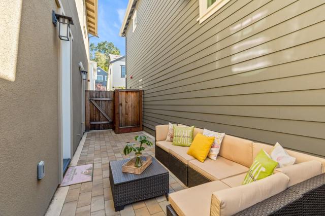18855 Montalvo Oaks Circle, Los Gatos CA: https://media.crmls.org/mediaz/b21d37df-a93d-4f8d-a06c-f9642b7d3b4a.jpg