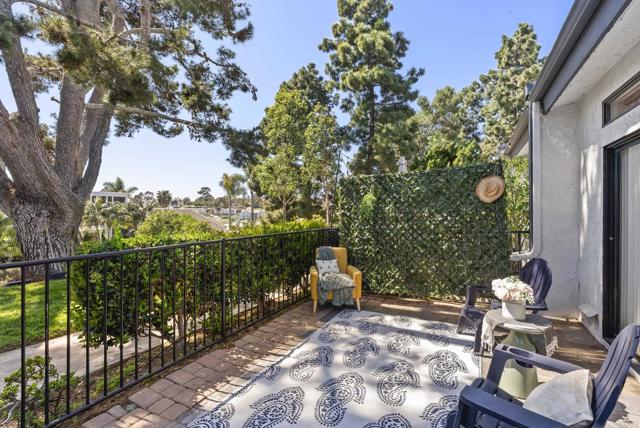 7337 Alicante Road, Carlsbad CA: https://media.crmls.org/mediaz/b21e4675-91aa-4799-b28e-3184b1233570.jpg