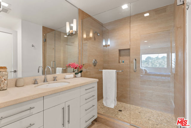 8514 Hillside Avenue, Los Angeles CA: https://media.crmls.org/mediaz/b21e8595-3022-4baa-89d2-39ced4191198.jpg