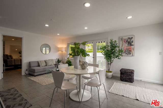 6240 Mulholland Highway, Los Angeles CA: https://media.crmls.org/mediaz/b21e8b7d-f2dd-476e-b3ac-d15160e43053.jpg