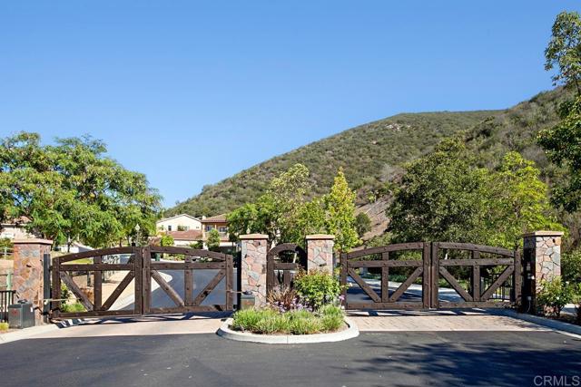 1122 Via Vera Cruz, San Marcos CA: https://media.crmls.org/mediaz/b21e911b-7698-4236-8e43-d601a4870034.jpg