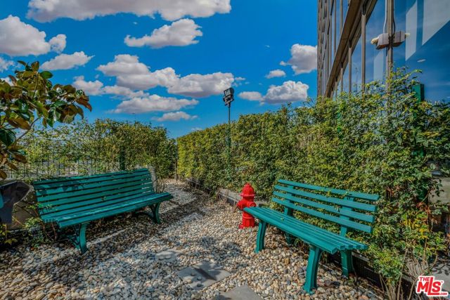 1100 Wilshire Boulevard, Los Angeles CA: https://media.crmls.org/mediaz/b21e97e9-2d28-4ca6-b2e5-b166dfdc23ed.jpg