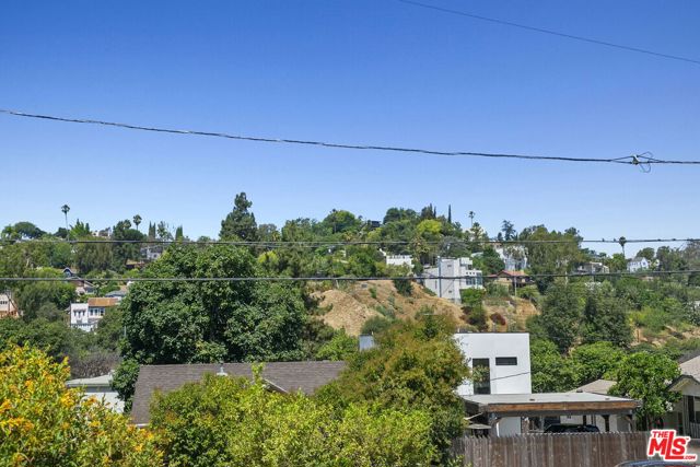 1947 Whitmore Avenue, Los Angeles CA: https://media.crmls.org/mediaz/b21ee83e-d5be-4be9-9f68-35fe039f70af.jpg