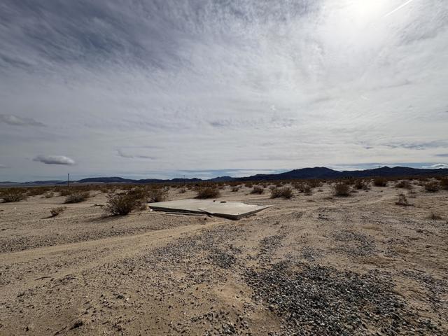81325 29 Palms Highway, 29 Palms CA: https://media.crmls.org/mediaz/b21f6828-ef59-4385-bd82-1a54df63e08e.jpg