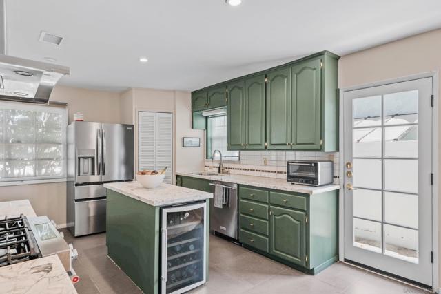 4971 Twain Ave, San Diego CA: https://media.crmls.org/mediaz/b21fab5d-3315-426e-9031-42527c547bee.jpg