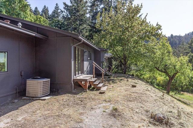 17951 Mountain Charlie Road, Los Gatos CA: https://media.crmls.org/mediaz/b2200e1d-09a1-4a63-b6d8-329962a5bd00.jpg