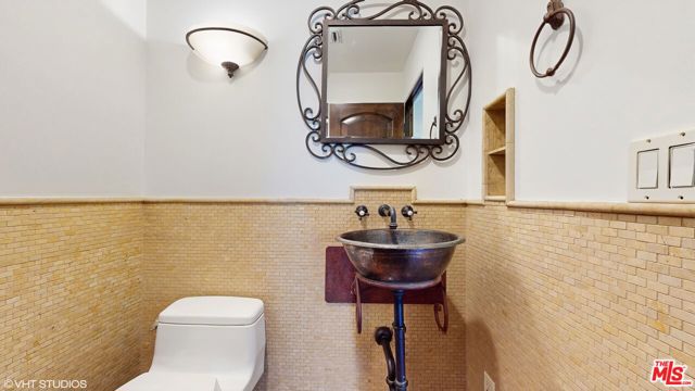 3311 Deronda Drive, Los Angeles CA: https://media.crmls.org/mediaz/b220286b-8bb2-42c7-9021-7fdda2d6bd06.jpg