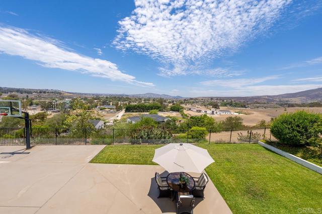 1863 Camino Mojave, Chula Vista CA: https://media.crmls.org/mediaz/b22030ce-04d0-4499-8b0d-158984d9e40e.jpg