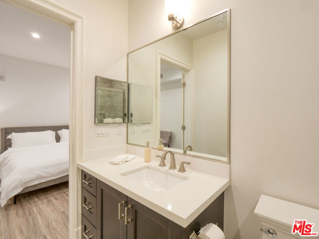 8700 Chalmers Drive, Los Angeles CA: https://media.crmls.org/mediaz/b220aaca-26c0-442e-a5b1-d79ed182d50a.jpg