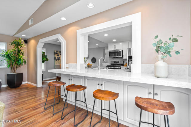 719 Westfield Court, Ventura CA: https://media.crmls.org/mediaz/b220bbf7-adb0-4f39-ae23-6173d224d007.jpg