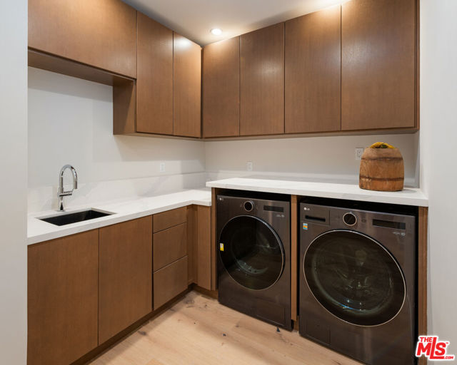 615 23rd Street, Santa Monica CA: https://media.crmls.org/mediaz/b220cff2-7410-4d77-b0fb-006c3f9faed8.jpg