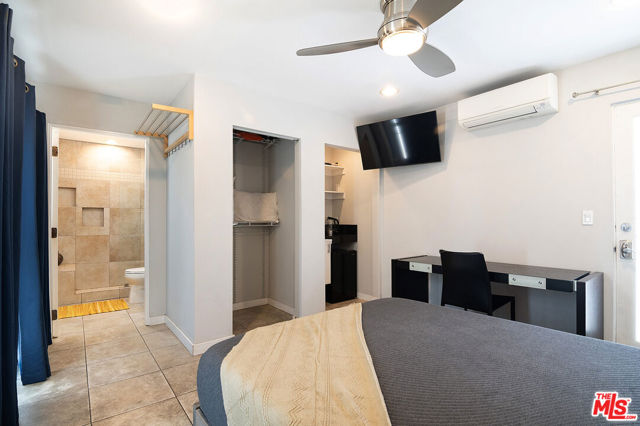 922 Garfield Avenue, Venice CA: https://media.crmls.org/mediaz/b2214763-b8dc-412a-b4c1-be5e6213c63c.jpg