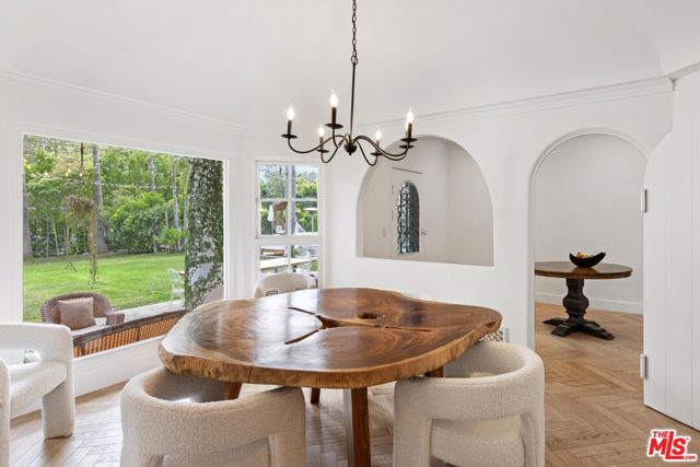 9451 Sunset Boulevard, Beverly Hills CA: https://media.crmls.org/mediaz/b2219ae6-1dee-446d-8b4d-9865ba129ffc.jpg