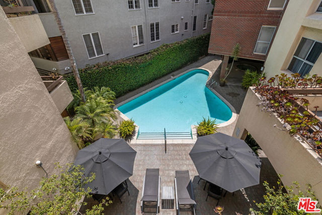 410 S Barrington Avenue, Los Angeles CA: https://media.crmls.org/mediaz/b221ee63-8130-4b32-9a28-ceda2b713d20.jpg