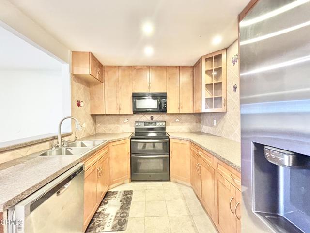 1300 Saratoga Avenue, Ventura CA: https://media.crmls.org/mediaz/b2222286-a2da-404b-a287-6242ec04f44b.jpg