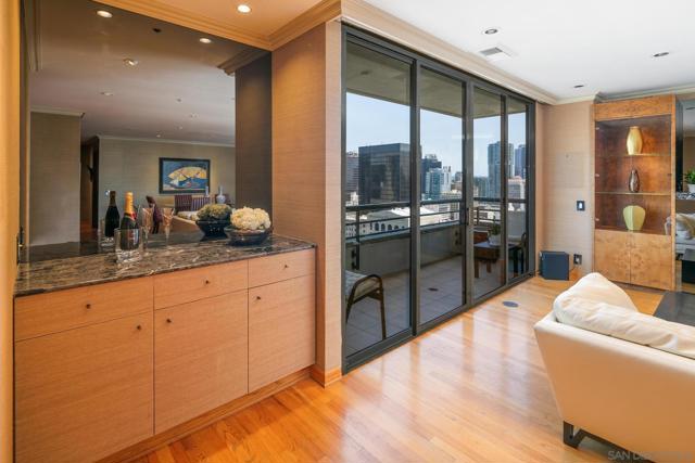 700 Front St, San Diego CA: https://media.crmls.org/mediaz/b222282f-1788-4478-a838-2b43e6df7ff6.jpg