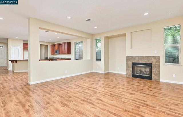 4874 Snowy Egret Way, Oakley CA: https://media.crmls.org/mediaz/b2223378-b2f6-468d-a584-f0f1a9a14413.jpg
