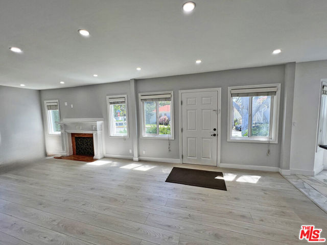 1060 22nd Street, Santa Monica CA: https://media.crmls.org/mediaz/b2223444-0e4d-4b74-8418-ca0f9a5a06d7.jpg