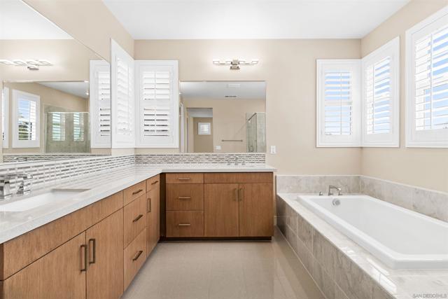 6749 Solterra Vista Pkwy, San Diego CA: https://media.crmls.org/mediaz/b2228225-f075-4394-844c-7d54d7c8703b.jpg