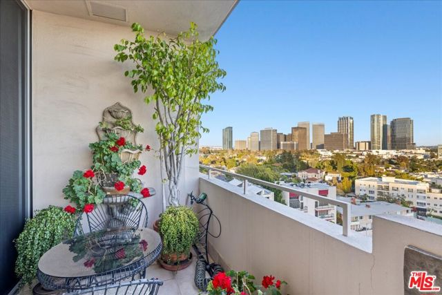 1333 S Beverly Glen Boulevard, Los Angeles CA: https://media.crmls.org/mediaz/b222e8c9-7da3-4c48-8d2b-c7b42fbb7ed5.jpg