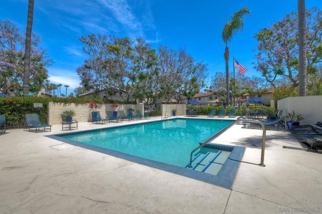 4240 Porte De Palmas, San Diego CA: https://media.crmls.org/mediaz/b22318cf-f9b4-4eb8-951e-ddfe7f5d1c53.jpg