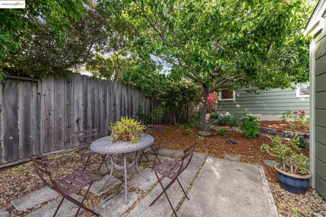 1621 Everett St, El Cerrito CA: https://media.crmls.org/mediaz/b2234c59-8560-4b14-bbbe-1c1b0fd271c4.jpg