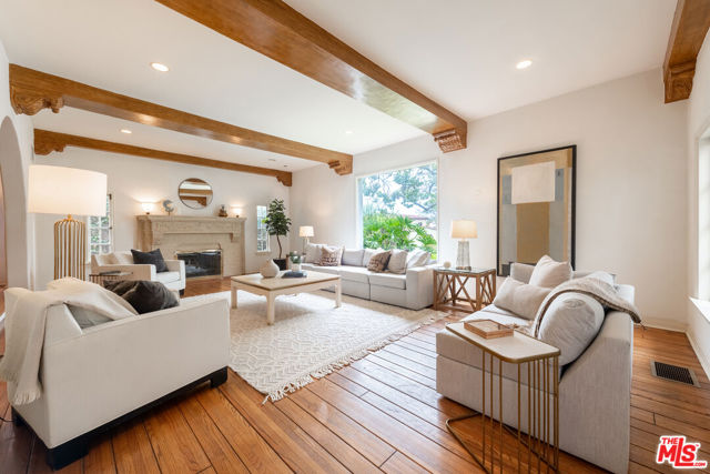 475 S Rodeo Drive, Beverly Hills CA: https://media.crmls.org/mediaz/b22391ba-08e9-40b1-b167-ae626dc1f9d7.jpg