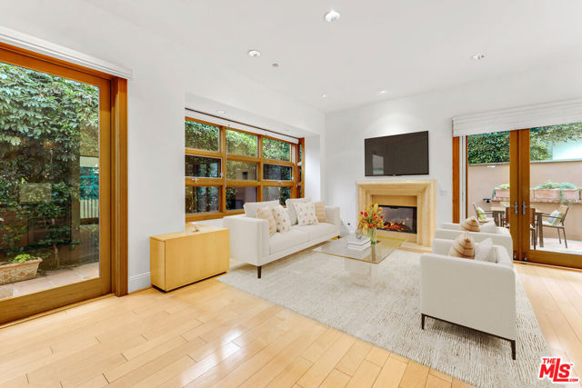 2323 S Beverly Glen Boulevard, Los Angeles CA: https://media.crmls.org/mediaz/b224e5e7-0877-45ae-88ca-9d32e04650ef.jpg
