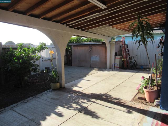 615 15Th St, Richmond CA: https://media.crmls.org/mediaz/b225033f-e4c7-4029-98d3-9ae3ba1ceba4.jpg
