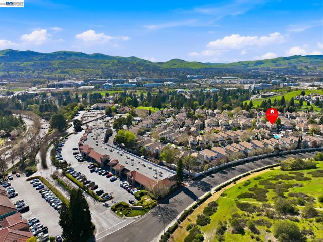 906 Vista Pointe Dr, San Ramon CA: https://media.crmls.org/mediaz/b2250752-b274-49a2-9def-07798f523815.jpg