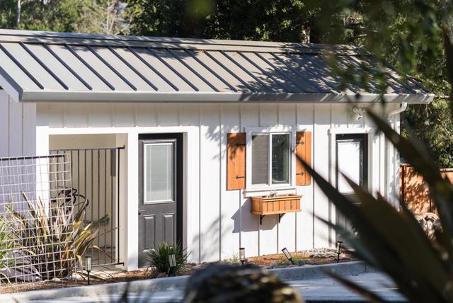 121 Day Valley Lane, Aptos CA: https://media.crmls.org/mediaz/b22565d1-0be9-468a-b3af-33b566580401.jpg