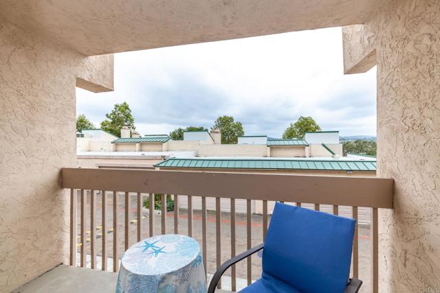 Detail Gallery Image 31 of 56 For 694 Ascot Dr, Vista,  CA 92083 - 3 Beds | 2/1 Baths