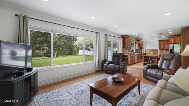876 Emerson Street, Thousand Oaks CA: https://media.crmls.org/mediaz/b225b430-0d29-47c7-958e-0c722ac742f1.jpg