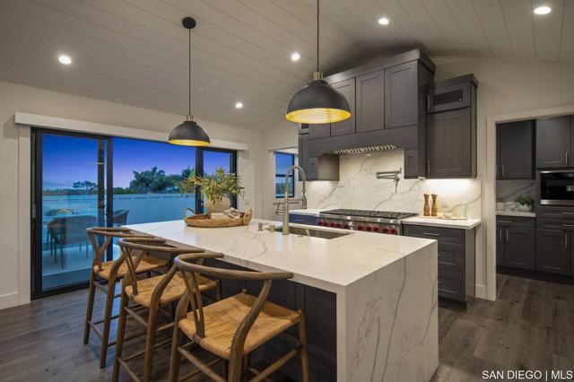 1170 Chinquapin AVE, Carlsbad CA: https://media.crmls.org/mediaz/b225b845-f110-4b25-8432-6587ca61fe71.jpg