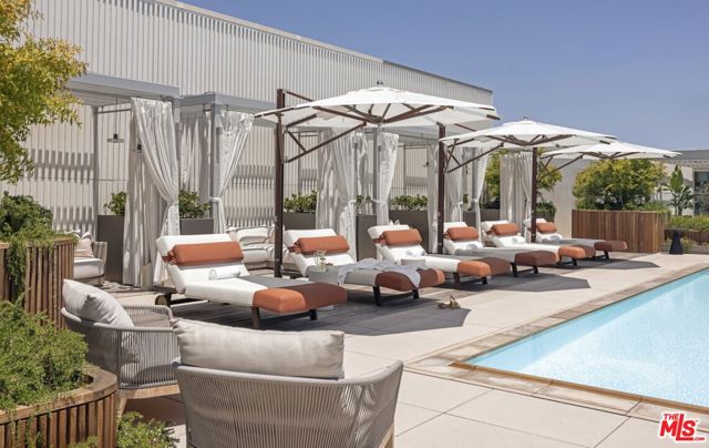 9200 Wilshire Blvd, Beverly Hills CA: https://media.crmls.org/mediaz/b225c7c8-a521-4b4f-a679-02fcd639a27a.jpg