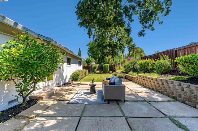 1337 Pennsylvania Blvd, Concord CA: https://media.crmls.org/mediaz/b225fbe6-39f3-4116-8eed-ccea8cd9c361.jpg