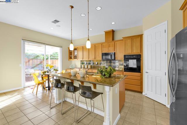 436 Wood Glen Dr, Richmond CA: https://media.crmls.org/mediaz/b2286458-d4fd-4e93-bb7c-545b3af4a581.jpg