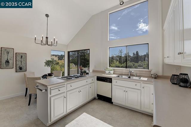 3244 Terra Granada Dr, Walnut Creek CA: https://media.crmls.org/mediaz/b2294519-0731-4023-9f11-907173efb748.jpg